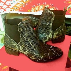 Donald Pliner Booties- Size 7